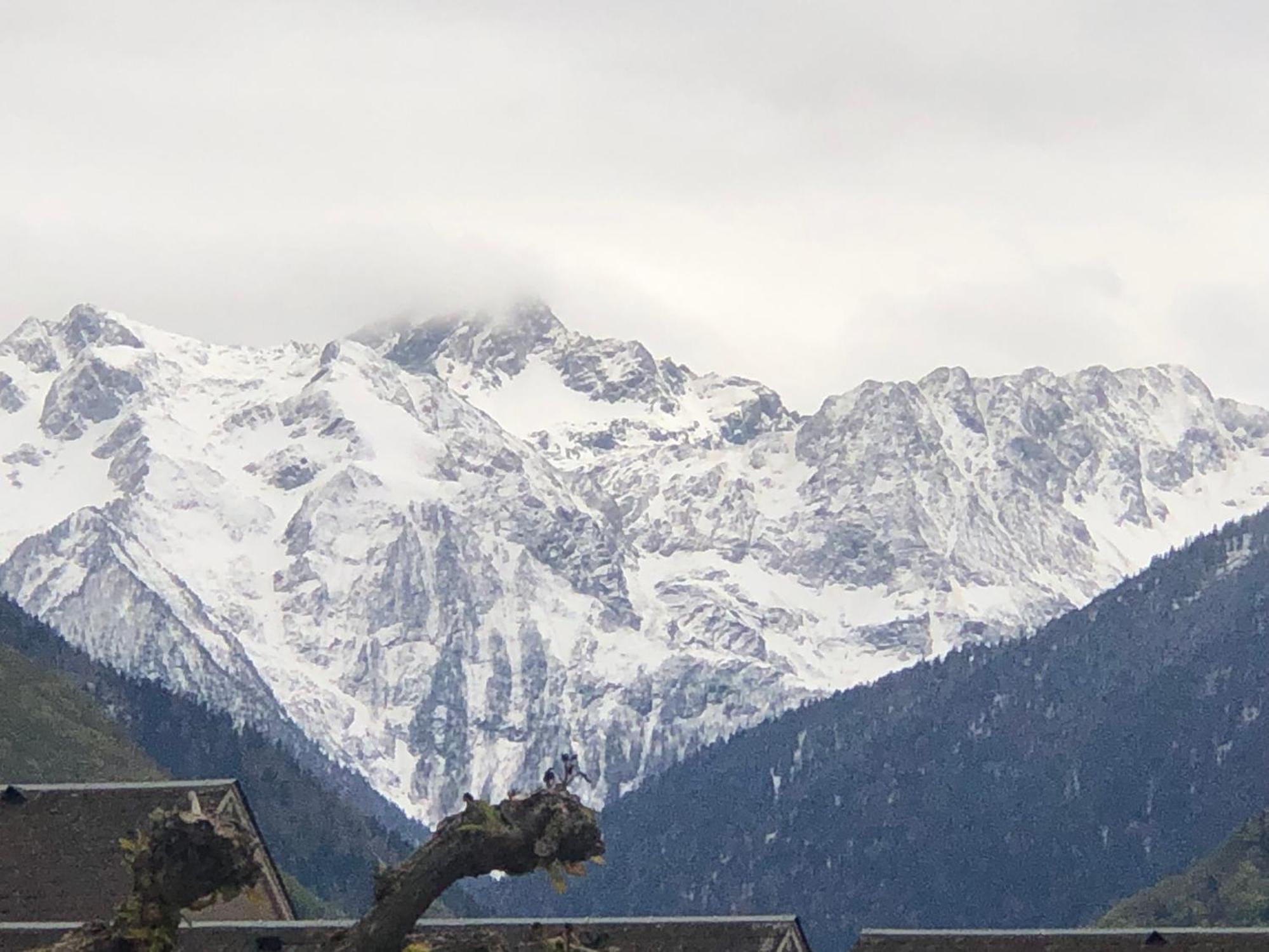 Appart T 3 Bagneres-De-Luchon Vue Montagne - Piscine Mi Juin Luaran gambar