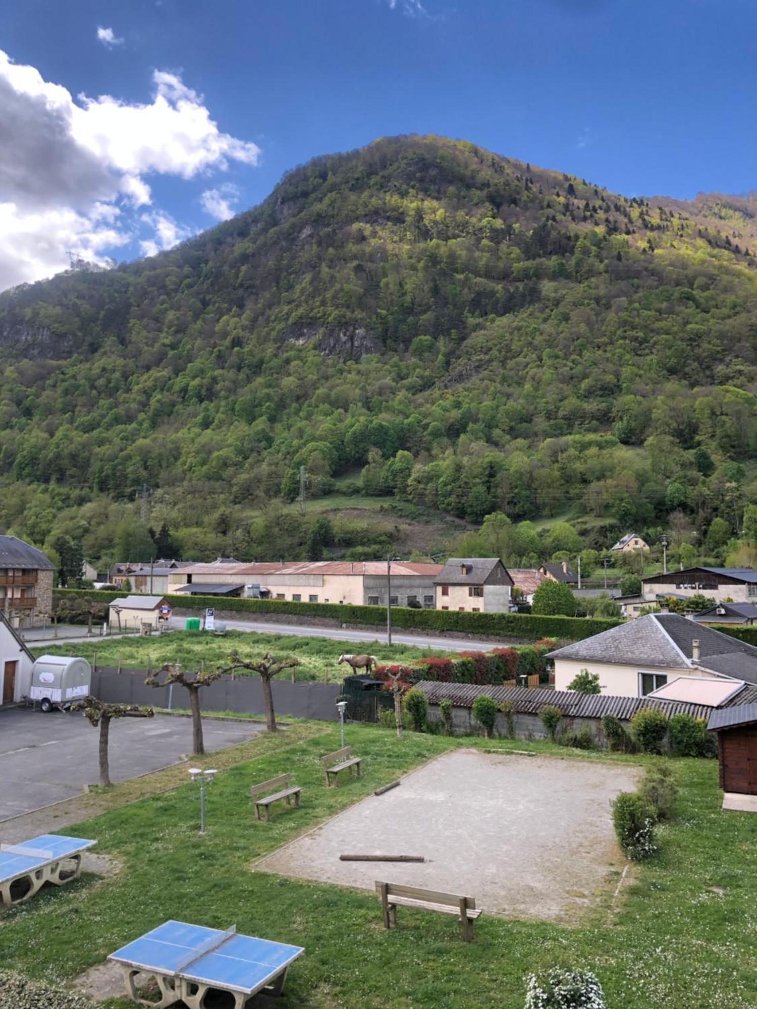 Appart T 3 Bagneres-De-Luchon Vue Montagne - Piscine Mi Juin Luaran gambar